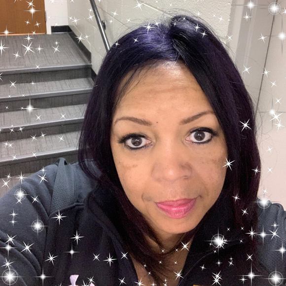 Meet your Posher, April - Picture 1 of 1